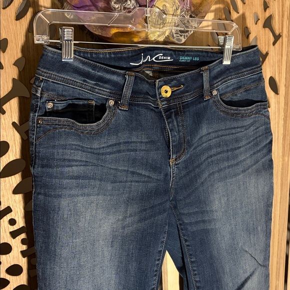 INC DENIM / SKINNY LEG / CURVY FIT / SIZE 6 - Picture 3 of 6